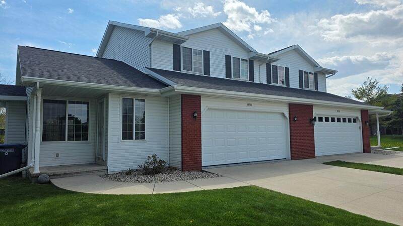 4725 Fox Grove Rd - Photo 1