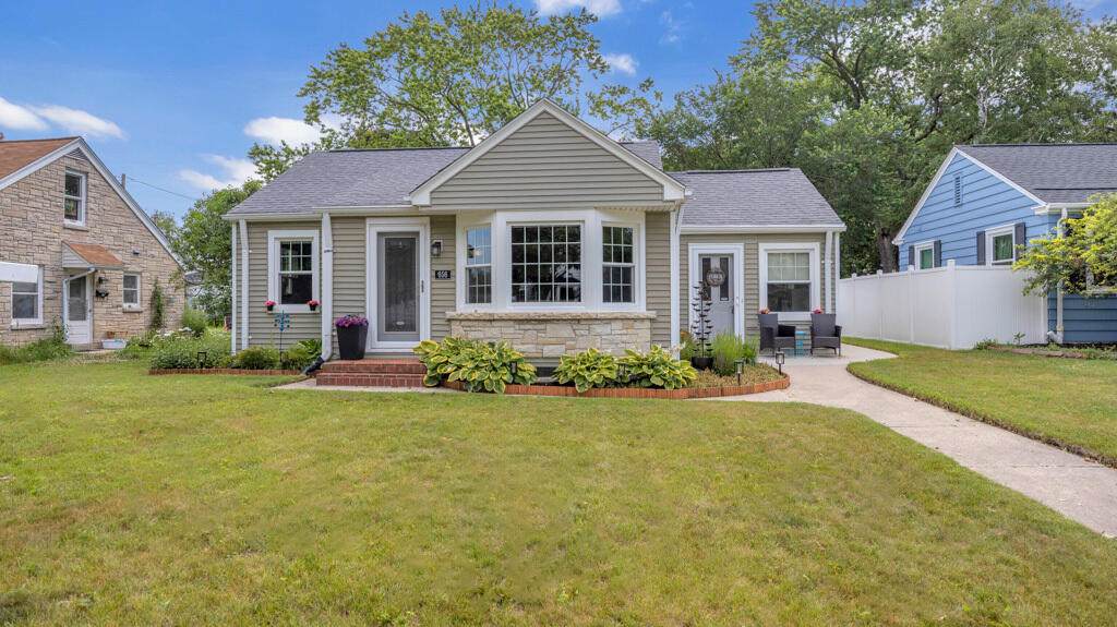 656 Montgomery St - Photo 1