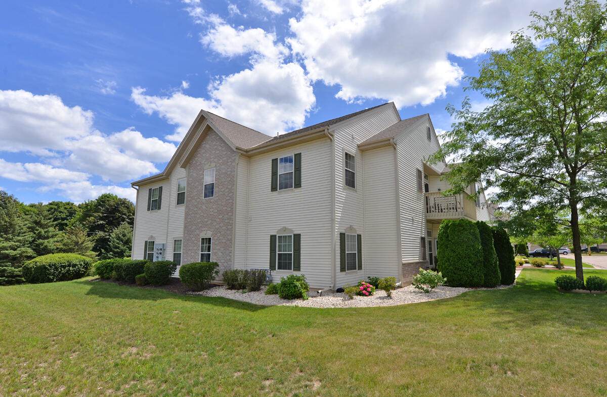 1059 Stratford Ct - Photo 1