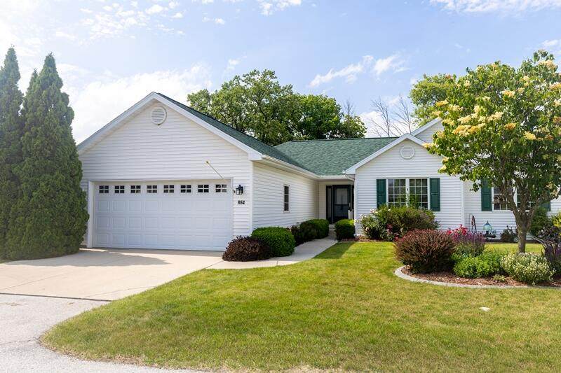 864 Eagles Way - Photo 1