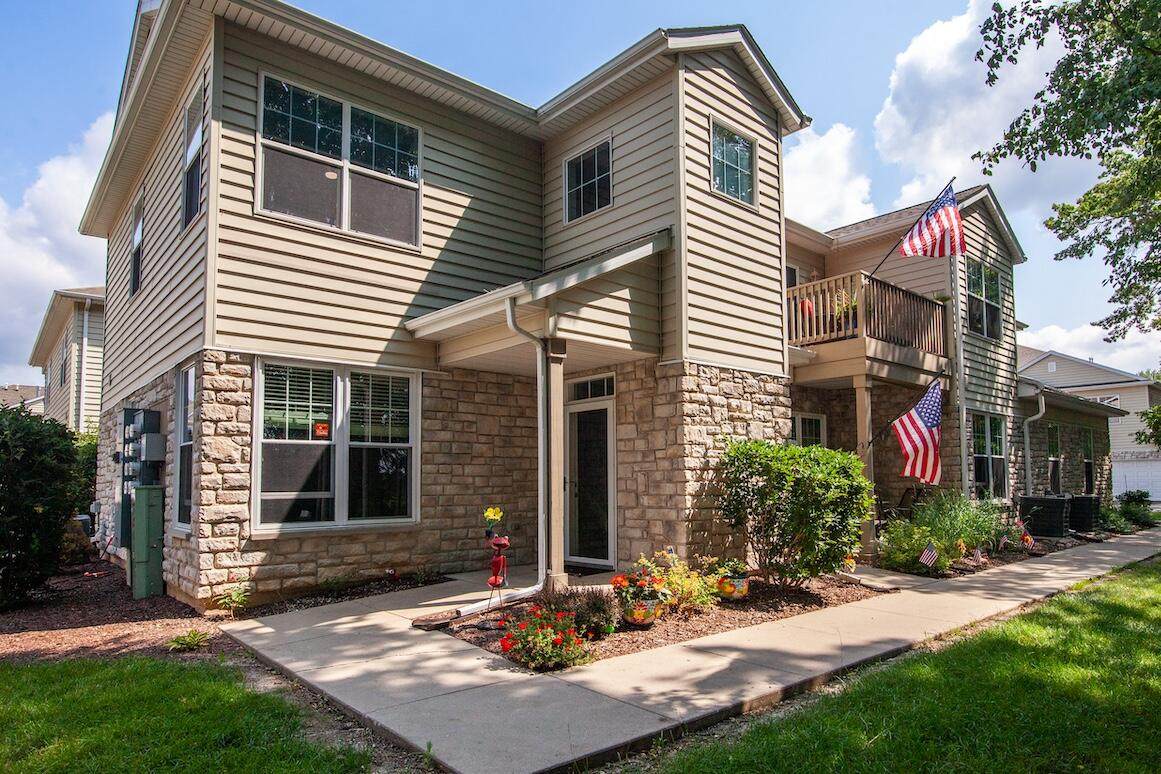 N16W26443 Meadowgrass Cir - Photo 1