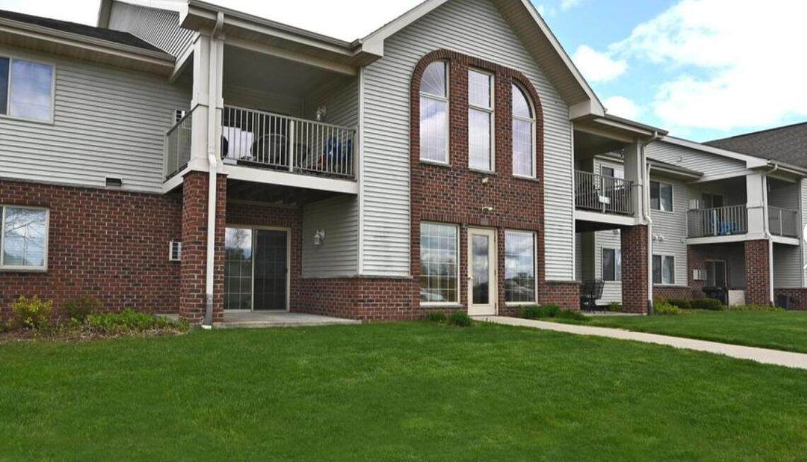 1064 Marietta Ave - Photo 1