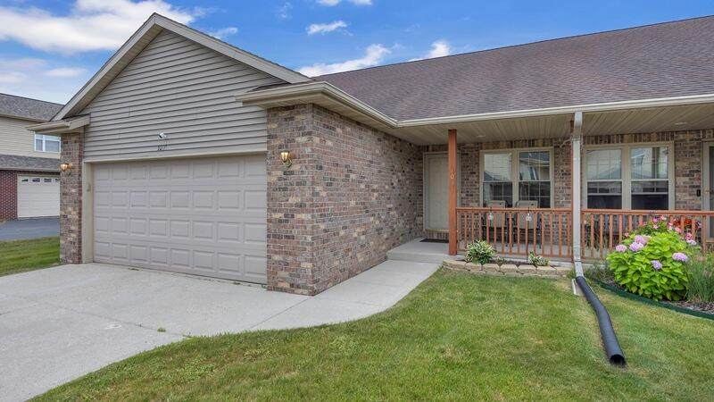 1031 Covington Dr - Photo 1