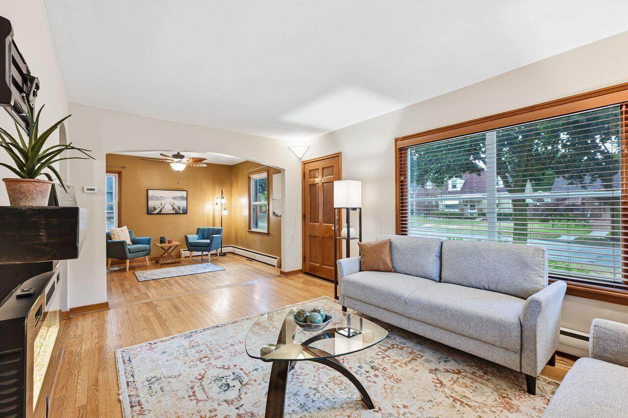 2802 47th St - Photo 1