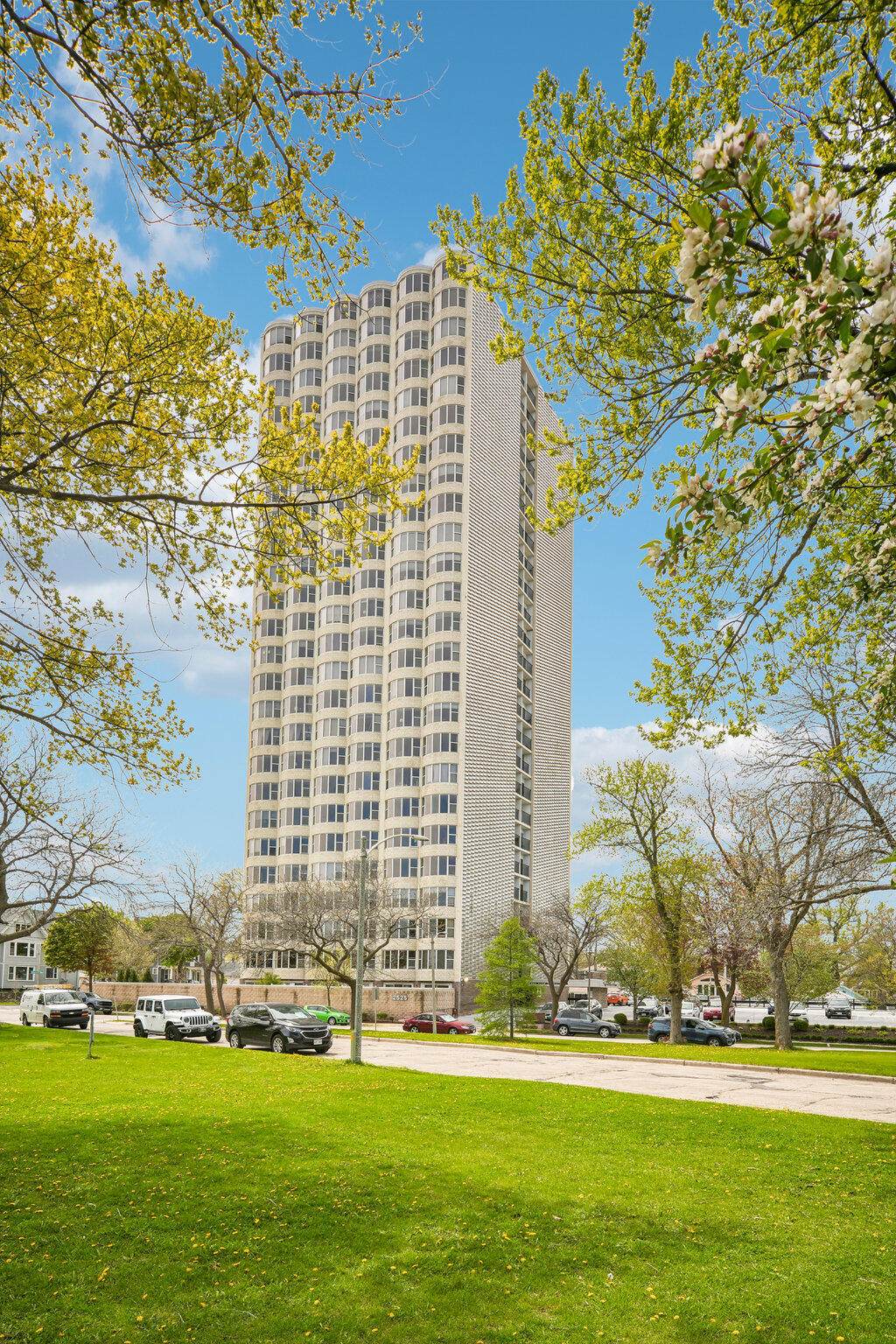 2525 Shore Dr - Photo 1