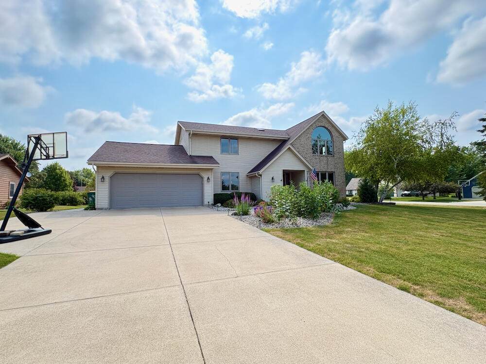 1253 Linden Ln - Photo 1