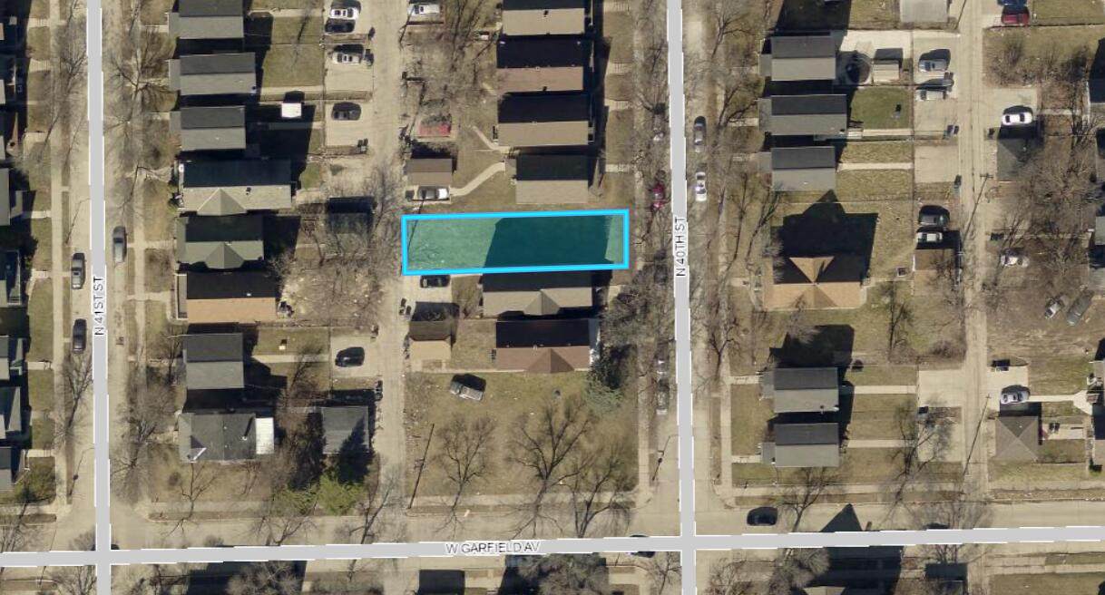 2217 40th St - Photo 1
