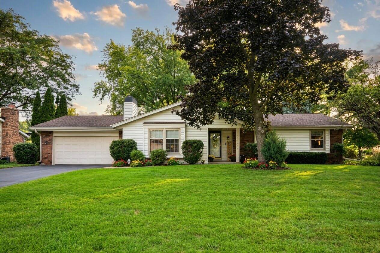 W220N2767 Maplewood Ln - Photo 1