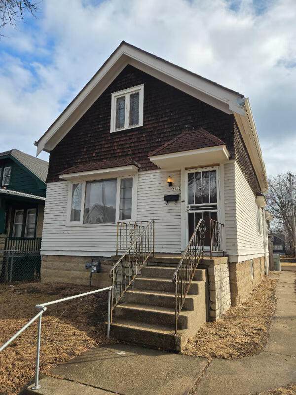 3122 42nd St - Photo 1