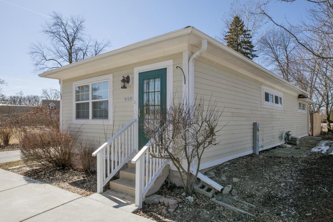 8727 Deerwood Dr - Photo 1