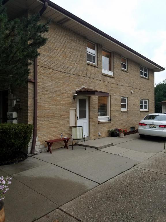 1538 Leroy Ave - Photo 1