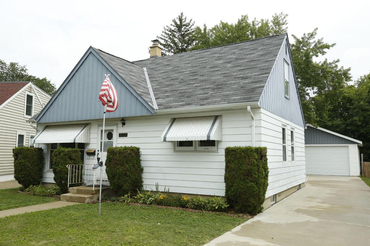 3034 62nd St - Photo 1