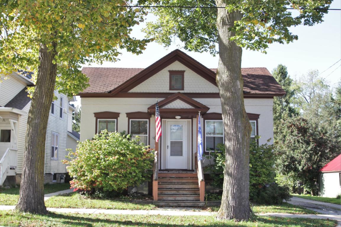 916 4th St - Photo 1