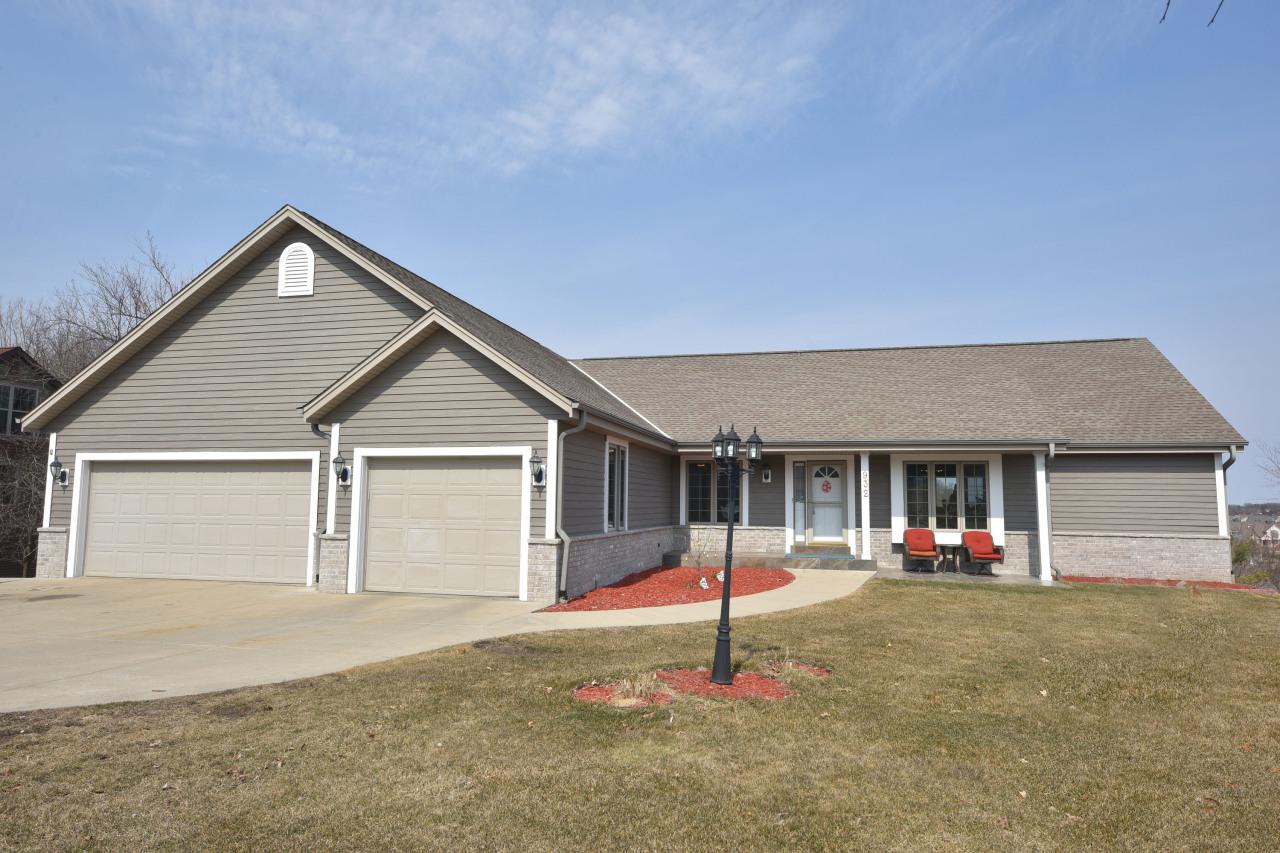 932 Monroe Ave - Photo 1