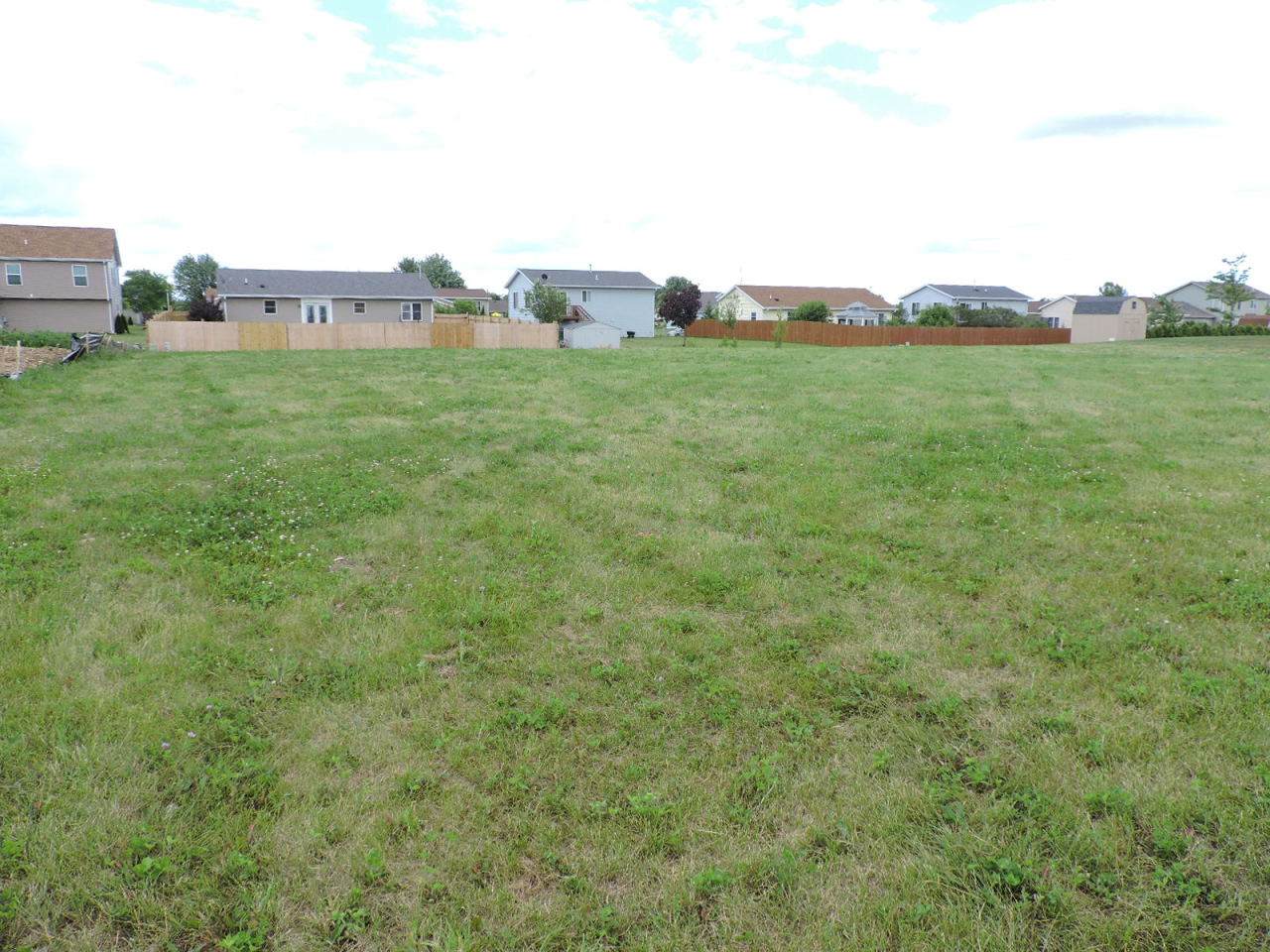 203 Linden Ln - Photo 1