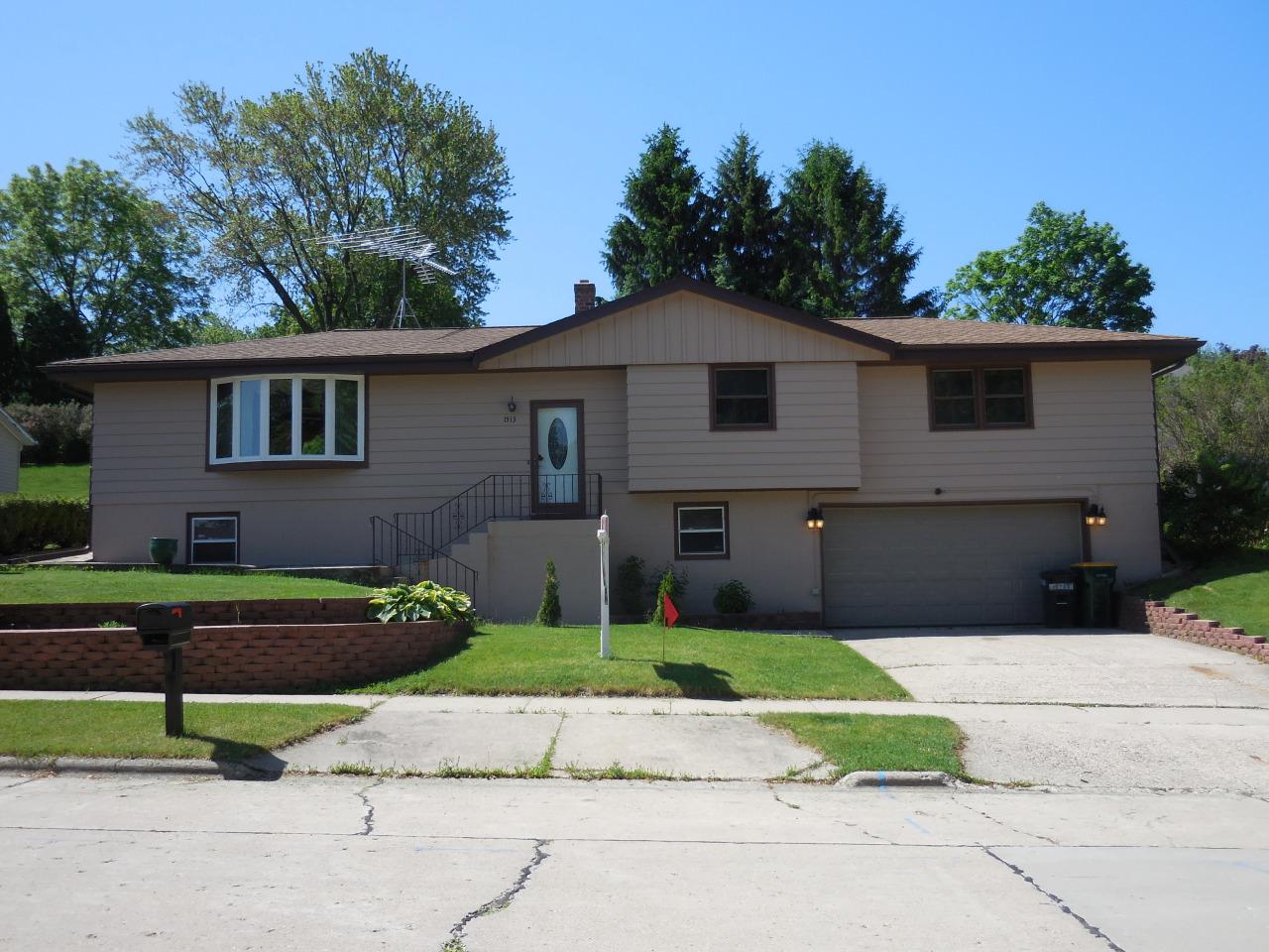 1513 Roosevelt N Dr - Photo 1
