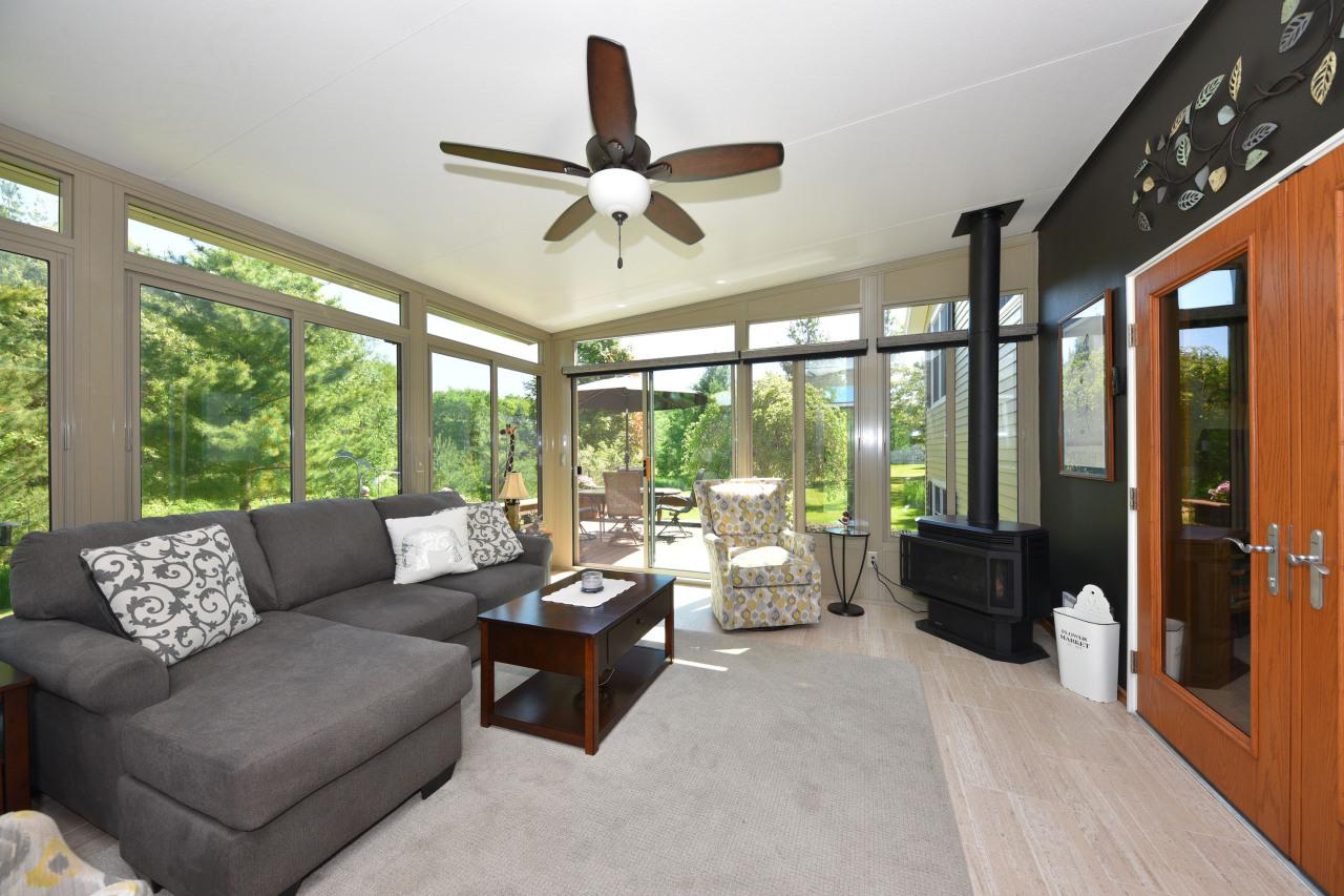 1576 Tomahawk Dr - Photo 1