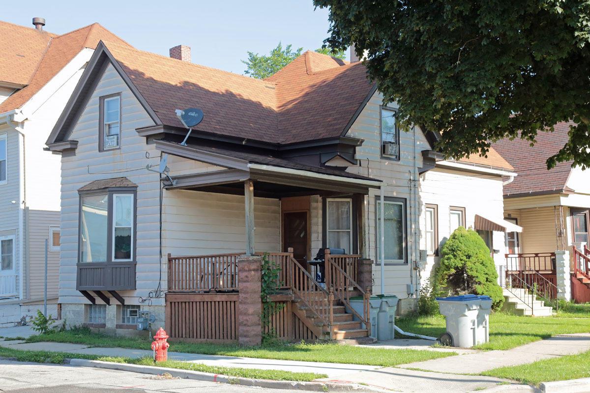 1253 31st St - Photo 1