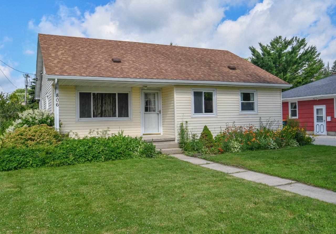 806 Grove St - Photo 1
