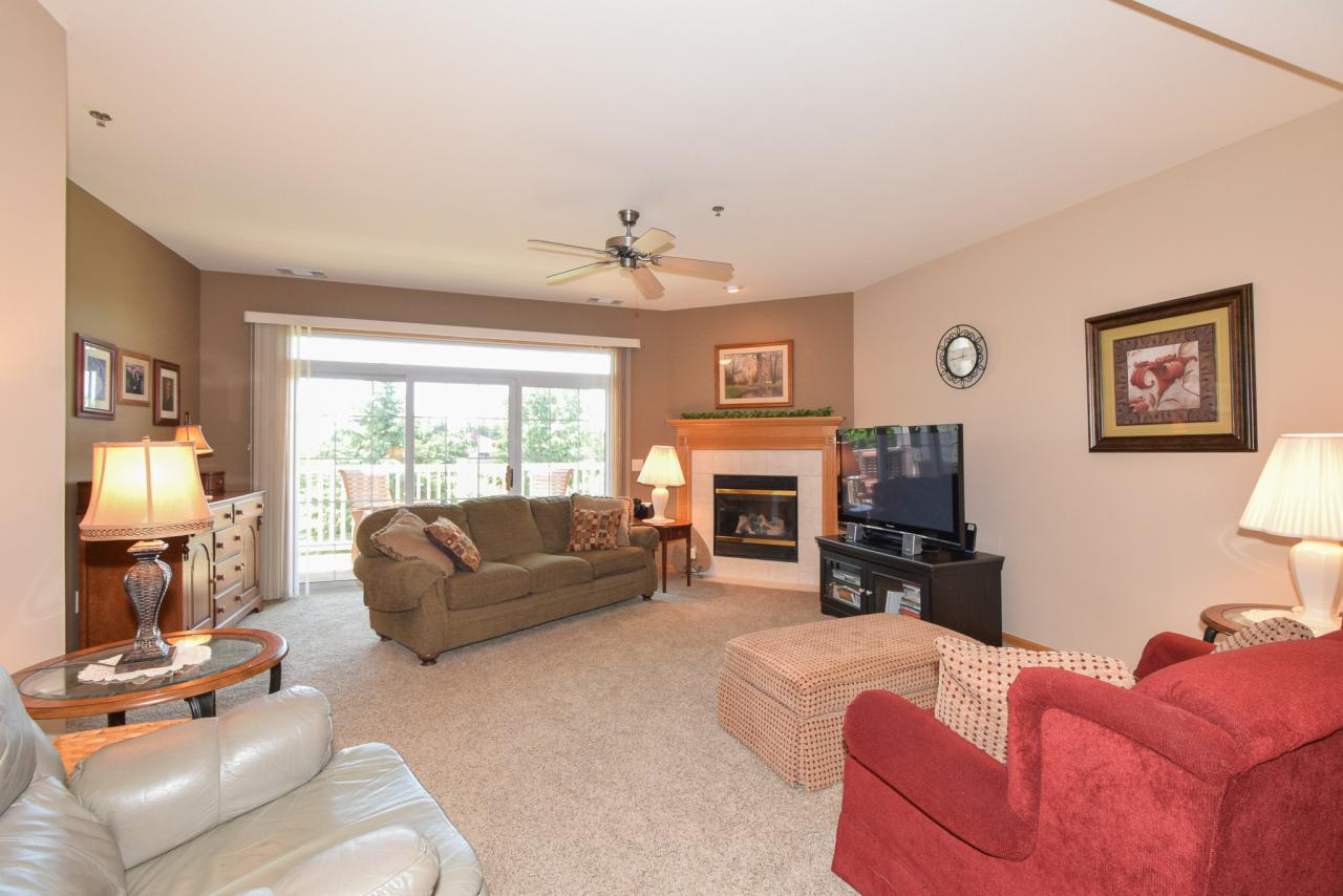 1275 Shadowood Cir - Photo 1