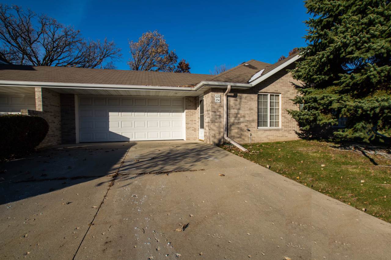 626 Market St - Photo 1