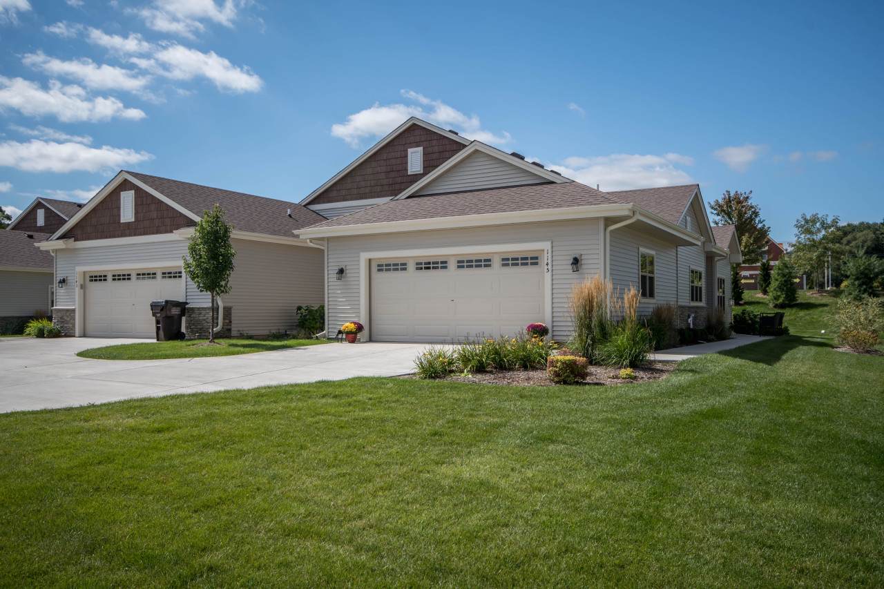 1145 Black Bear Dr - Photo 1
