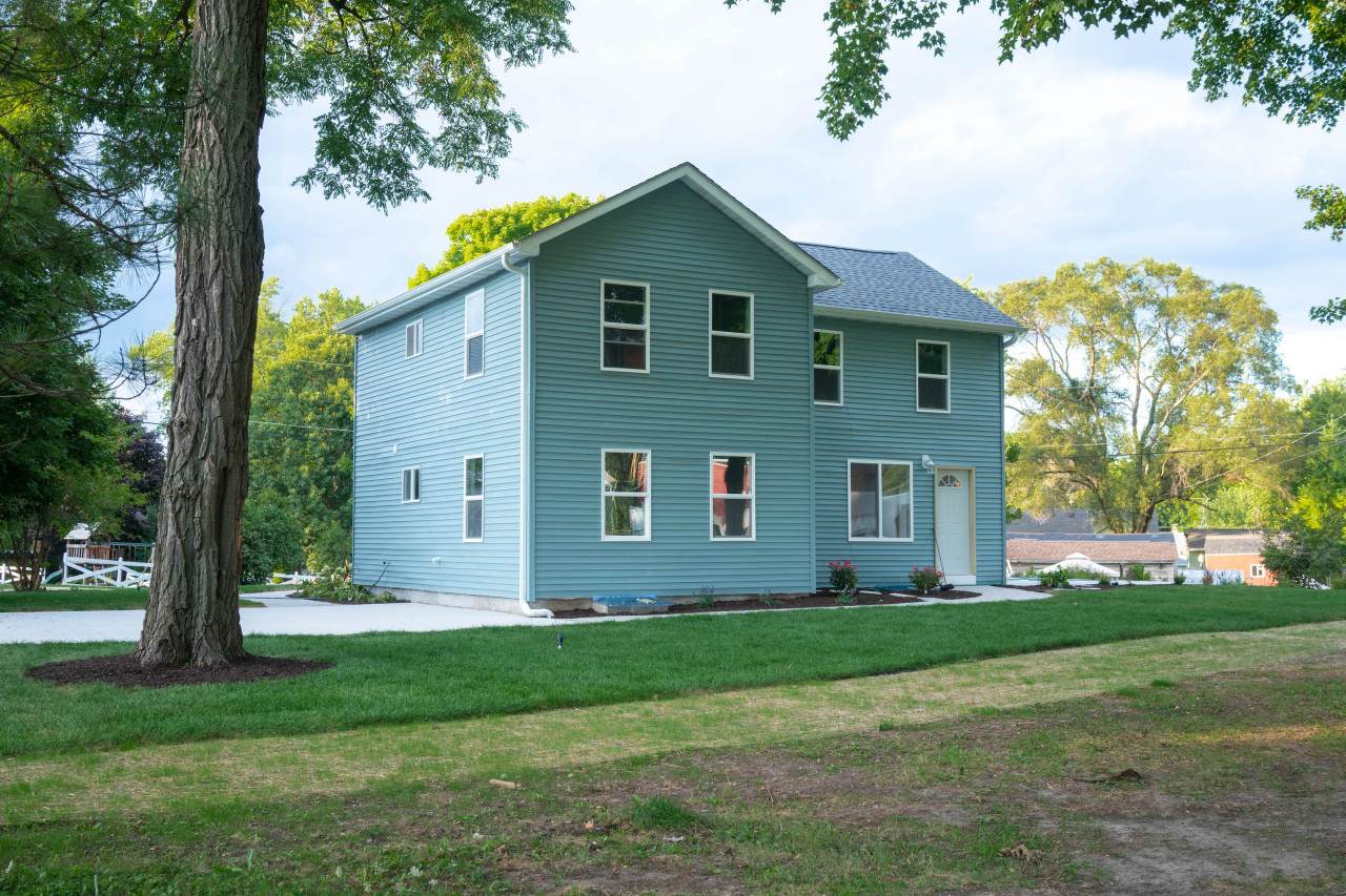 2323 Orchard Dr - Photo 1
