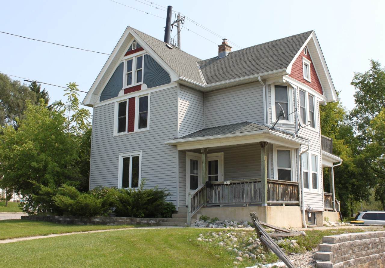 1835 Barton Ave - Photo 1