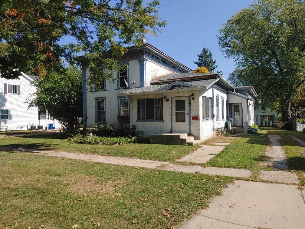 129 Sixth St - Photo 1