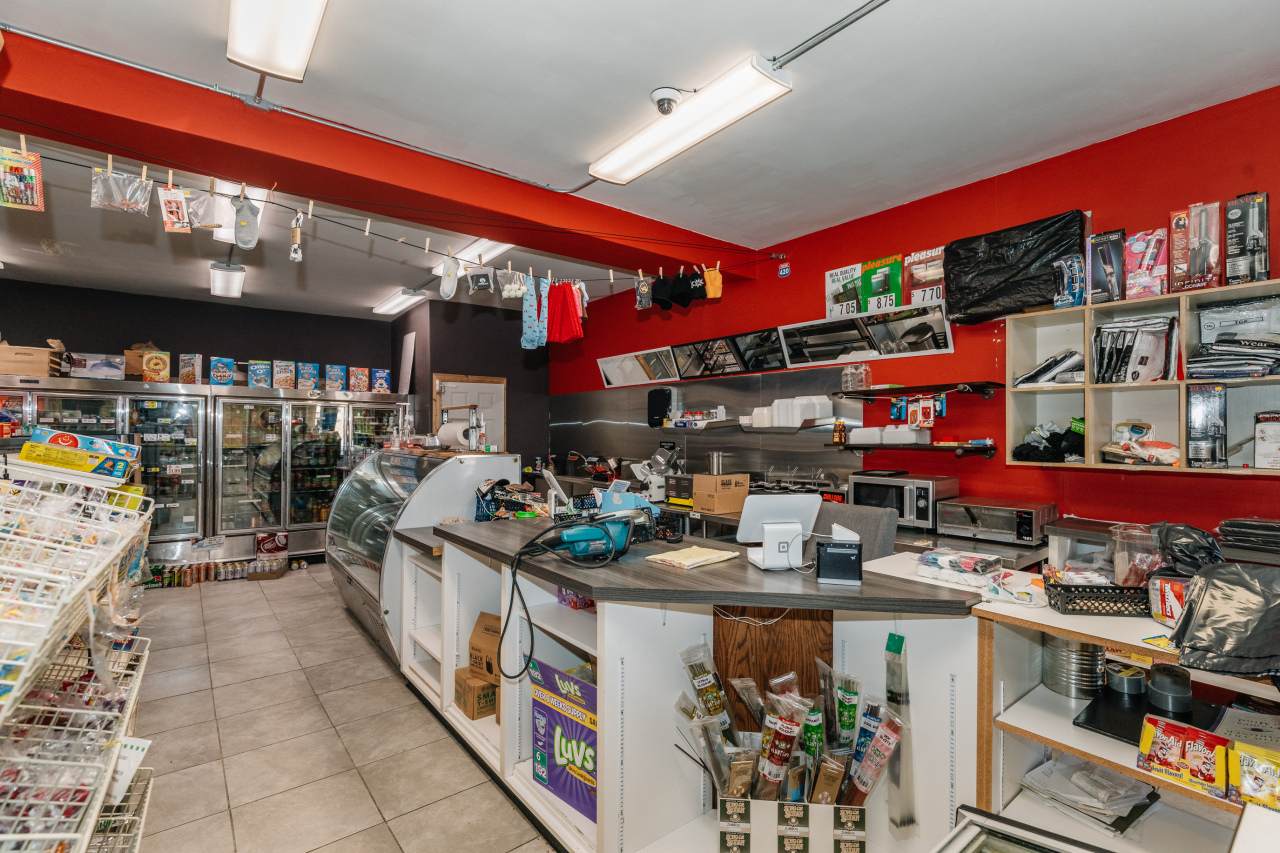 3101 Glendale Ave - Photo 1