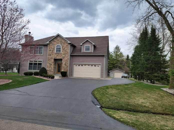 1118 Prairie Dr - Photo 1