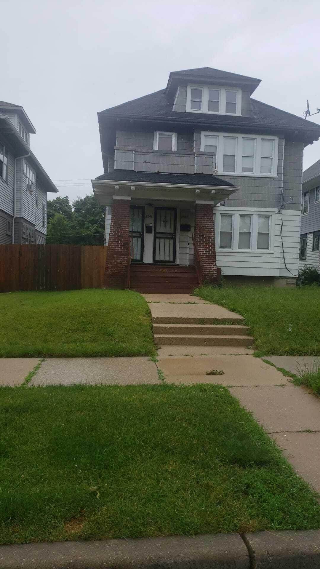 2542 50th St - Photo 1