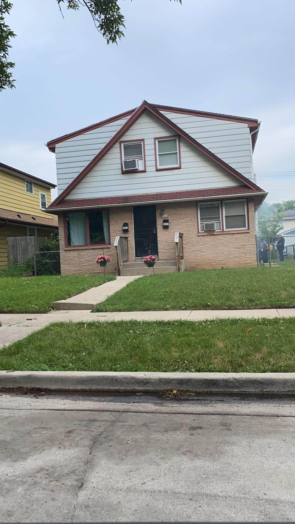 5812 92nd St - Photo 1