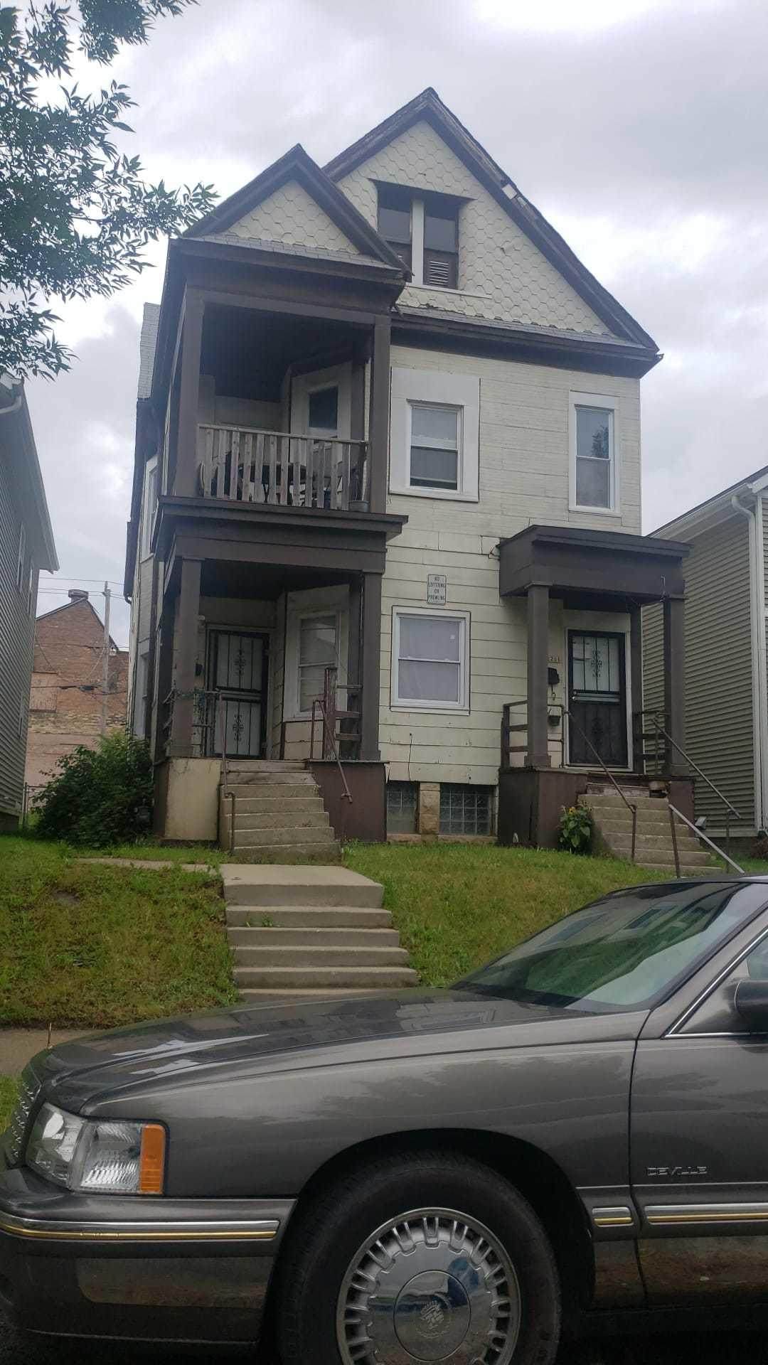 2209 29th St - Photo 1