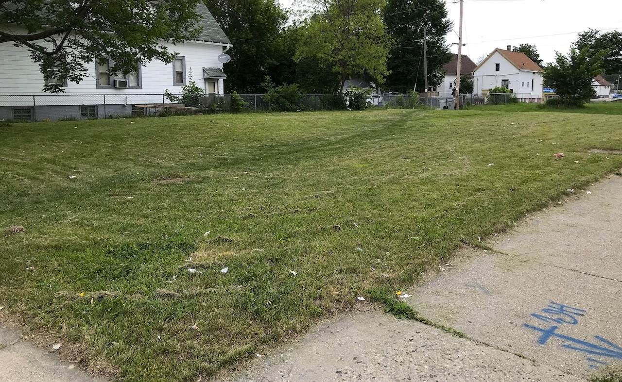2400 21st St - Photo 1