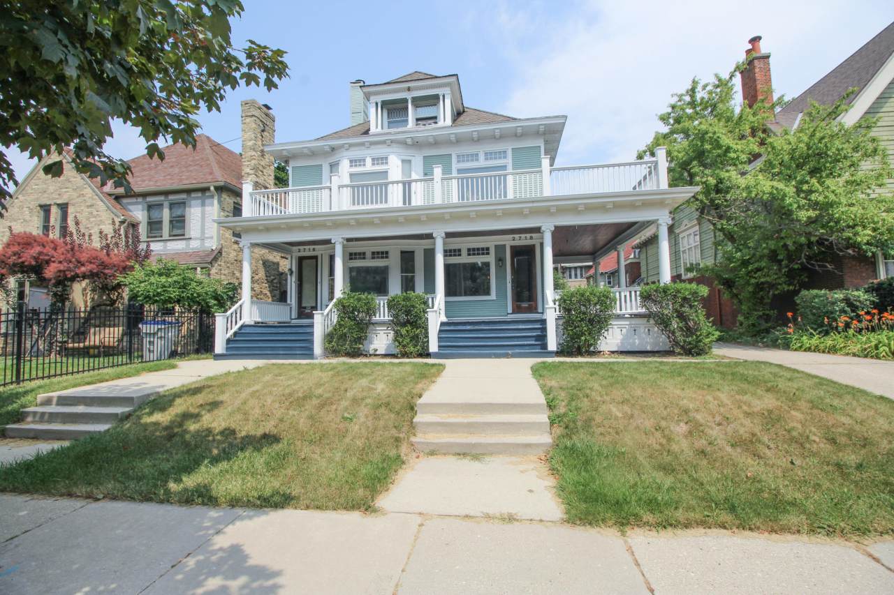 2718 Kenwood Blvd - Photo 1