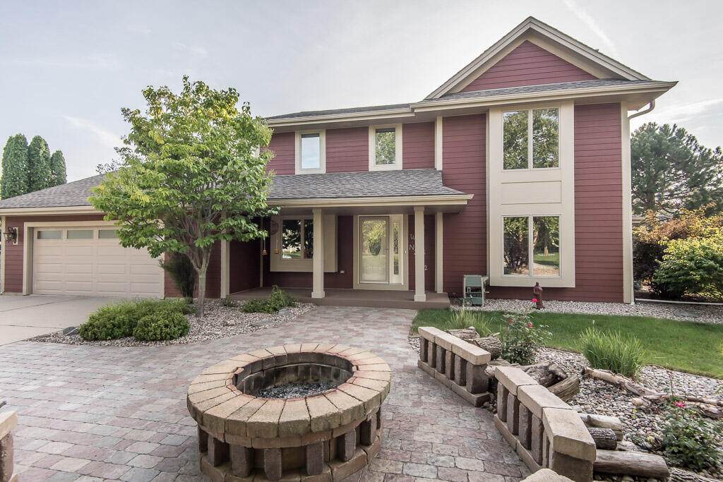 W226N2521 Oakwood Ln - Photo 1