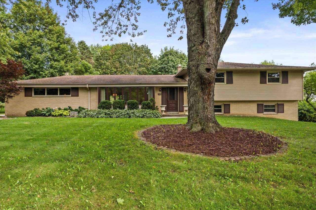 1520 Helene Dr - Photo 1