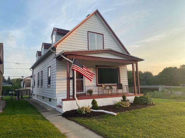 1423 Milwaukee Ave - Photo 1