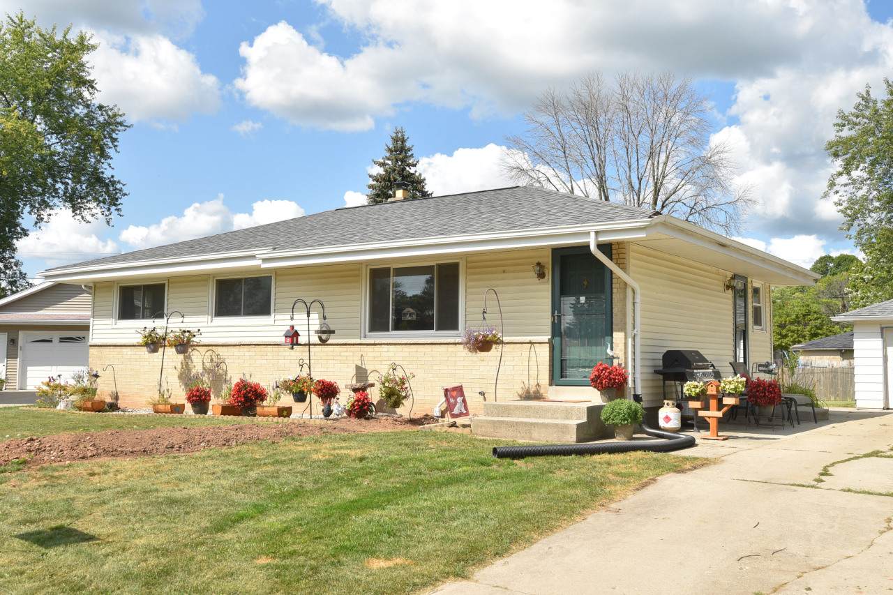 1625 Randy Cir - Photo 1