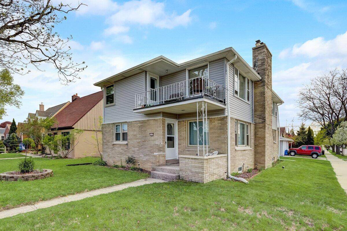 4945 Lake Dr - Photo 1