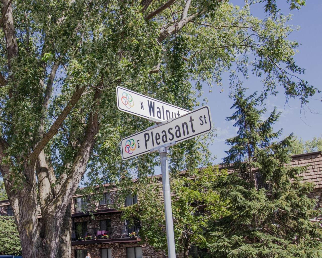 320 Pleasant St - Photo 1