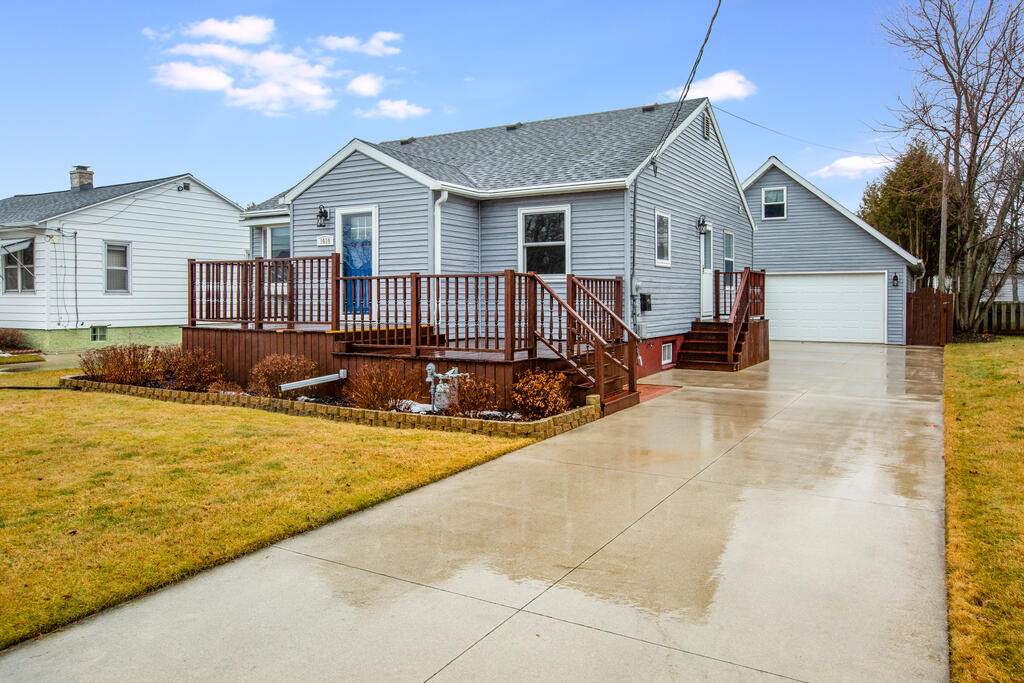 1010 25th St - Photo 1