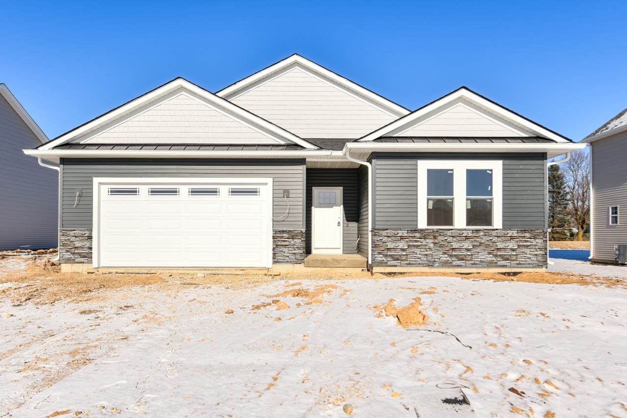 1211 Evergreen Dr - Photo 1