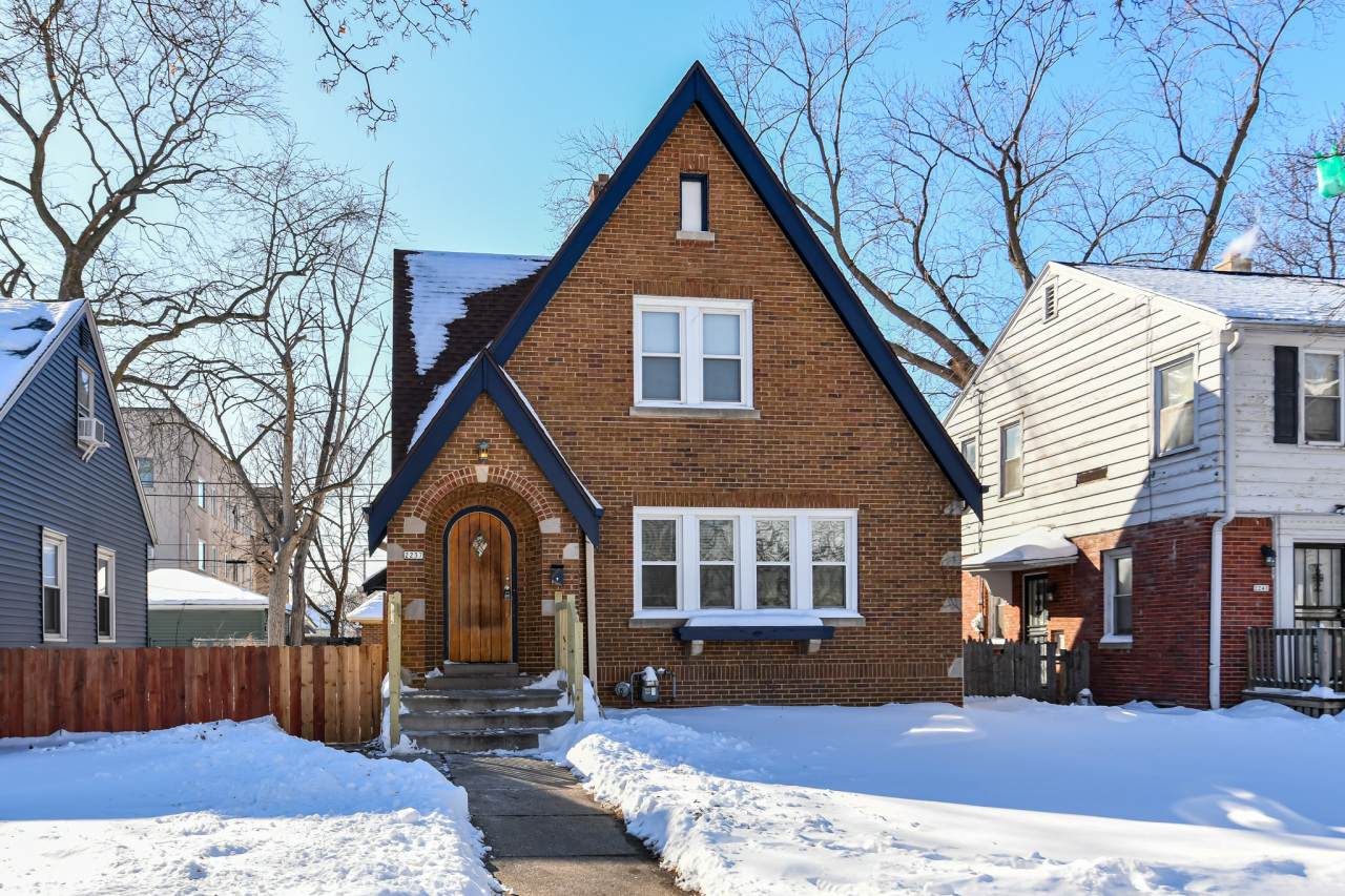 2237 Olive St - Photo 1