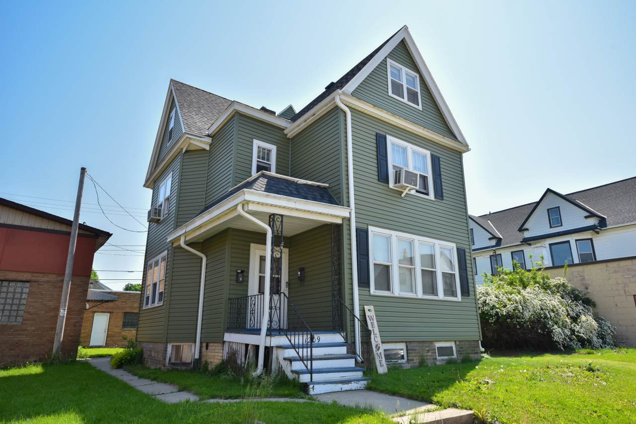 1209 Milwaukee Ave - Photo 1