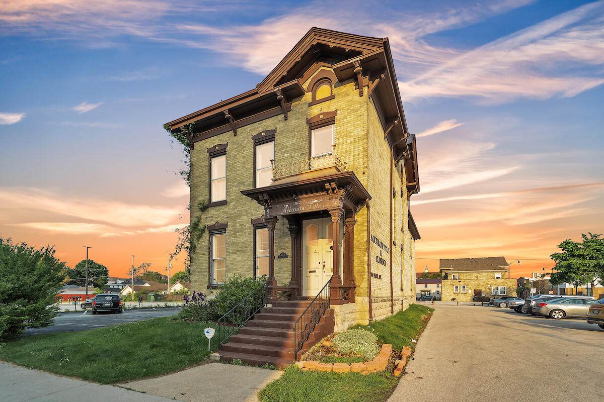 704 Park Ave - Photo 1