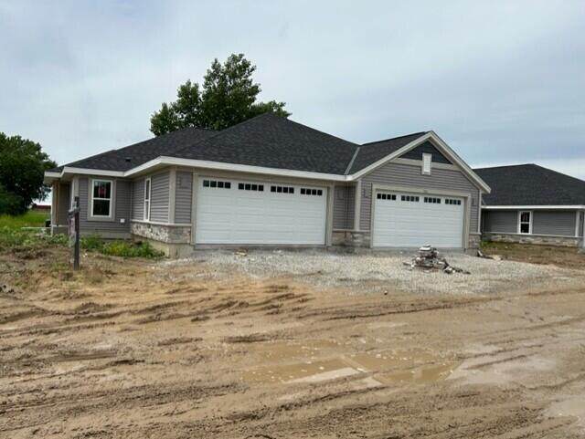 544 Hunter Oaks Blvd - Photo 1