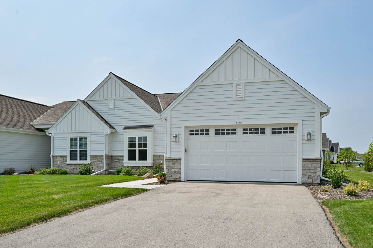1320 Prairie Creek Cir - Photo 1