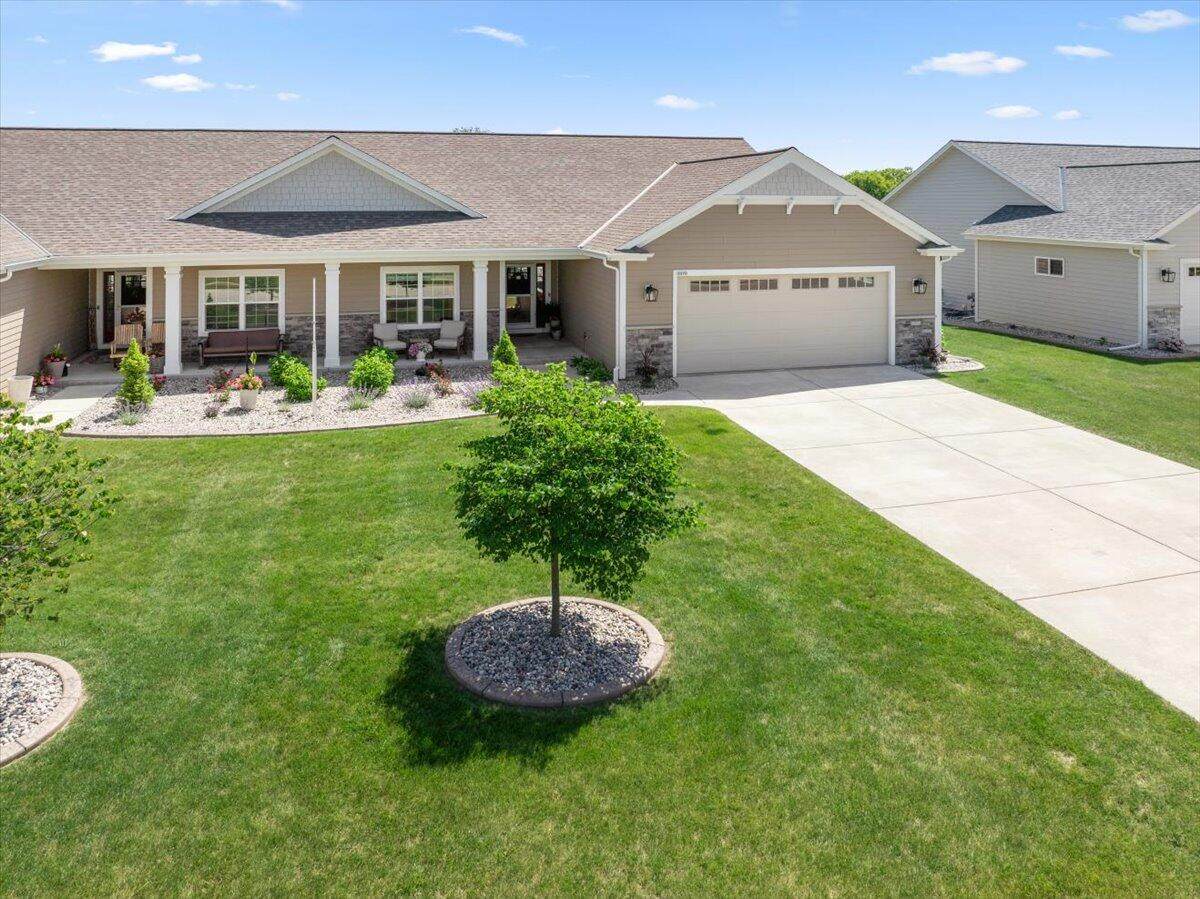 2070 Farmlane Dr - Photo 1